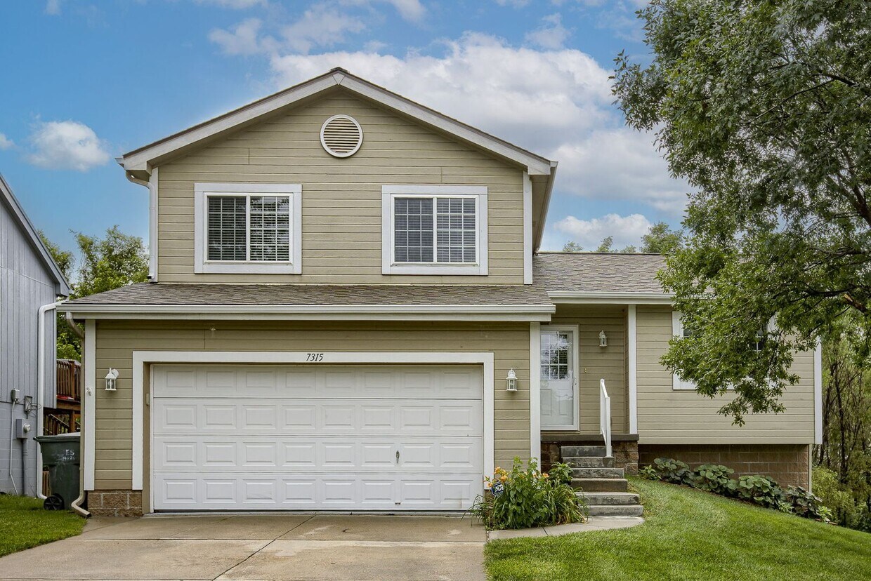 Primary Photo - Great 3 Bedroom In A Great Location!!