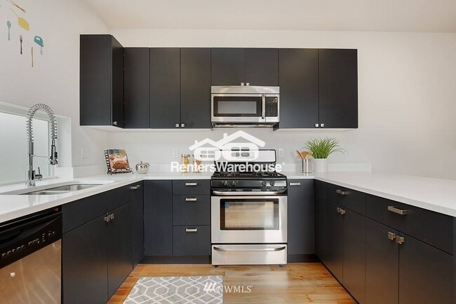 Building Photo - 10361 Ashworth Ave N