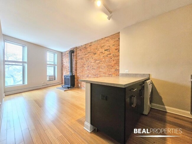 Foto del edificio - 0 bedroom in CHICAGO IL 60614