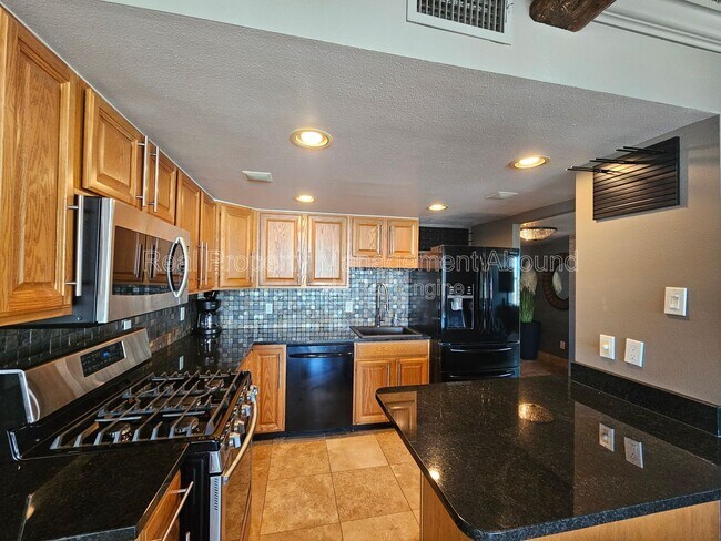 Foto del edificio - 410 W 7th St