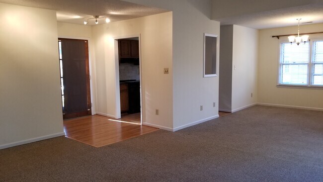 Foto del edificio - 500 Heather Ln