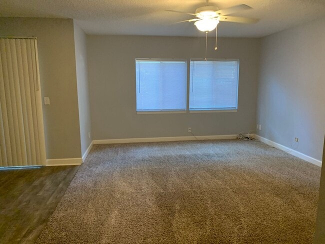 Building Photo - Nice Condo in the heart of Orange Park