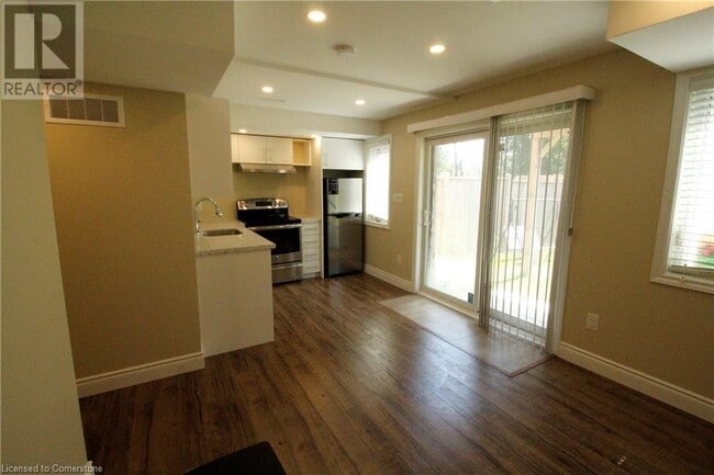 Building Photo - 132 Crafter Cres