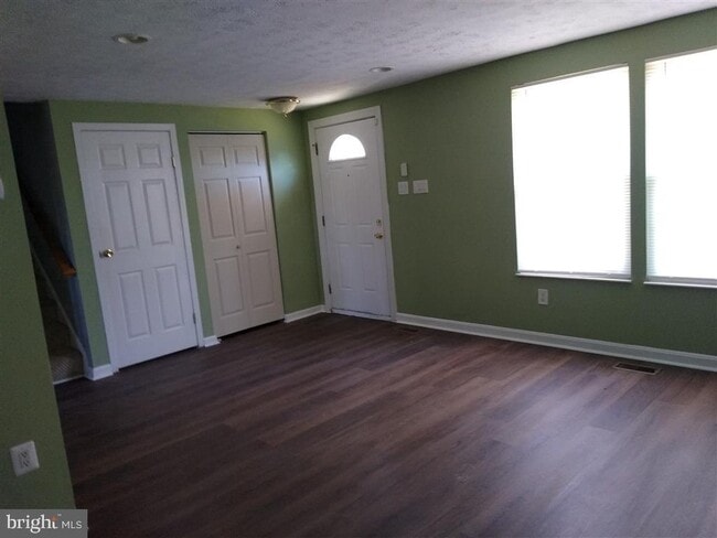 Building Photo - 8669 Cooperhawk Ct