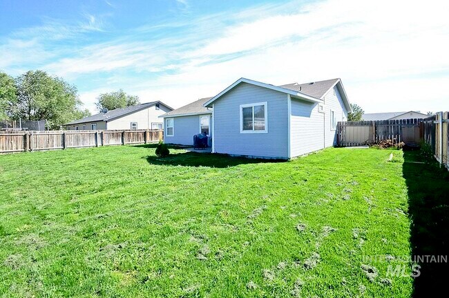 Building Photo - 1660 Peregrine Dr