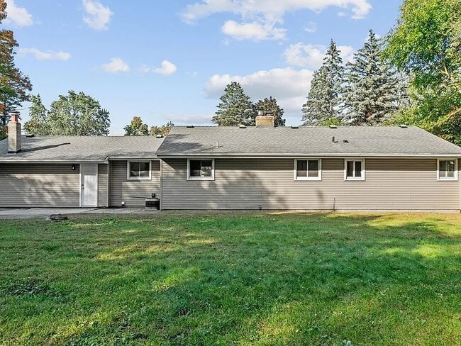 Building Photo - 609 82nd Ave N