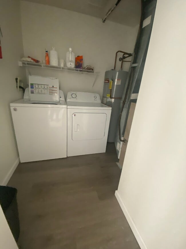 Laundry Room - Sycamore Place