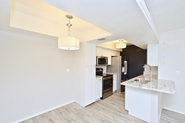 Foto del edificio - 4444 E Paradise Village Pky N