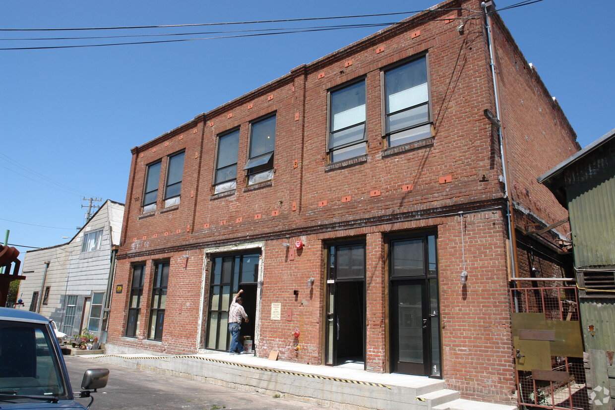 Building Photo - Livingston Lofts