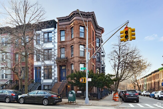 Building Photo - 378 6th Ave