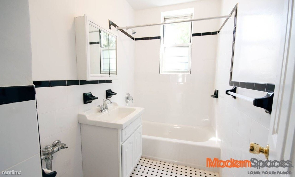 Foto del edificio - 2424 28th St