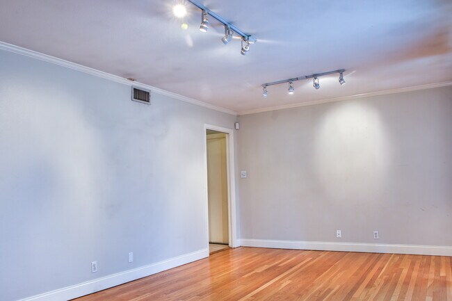 Building Photo - 306 Coronet St