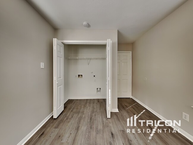 Foto del edificio - 6323 Mountain Pines Ln