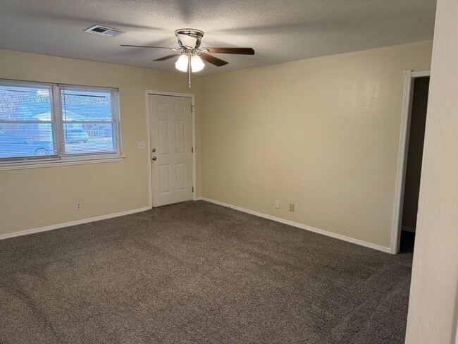 Building Photo - 116 Robin Ln