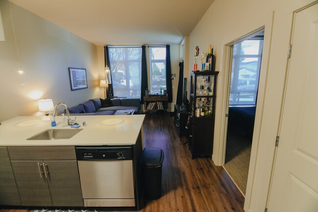 Foto del edificio - 9716 Holman Rd NW