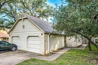 Building Photo - 8811 Clearbrook Trail