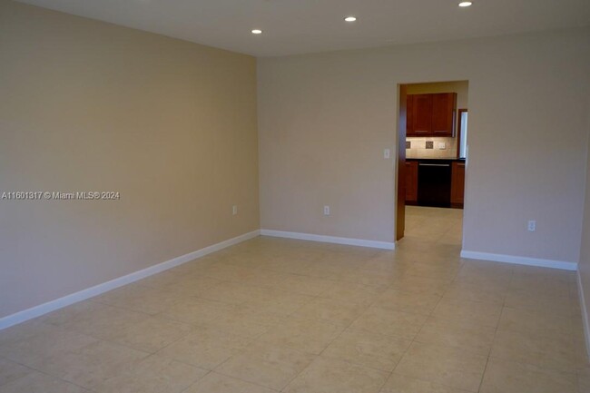 Building Photo - 10701 SW 77th Ct