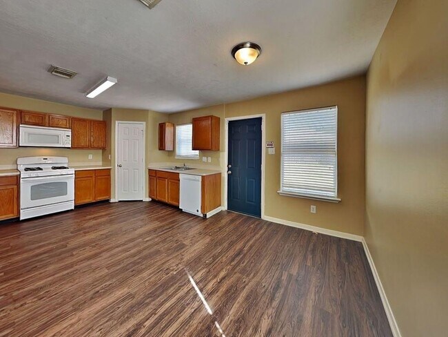 Foto del edificio - 8002 Ginger Park Dr