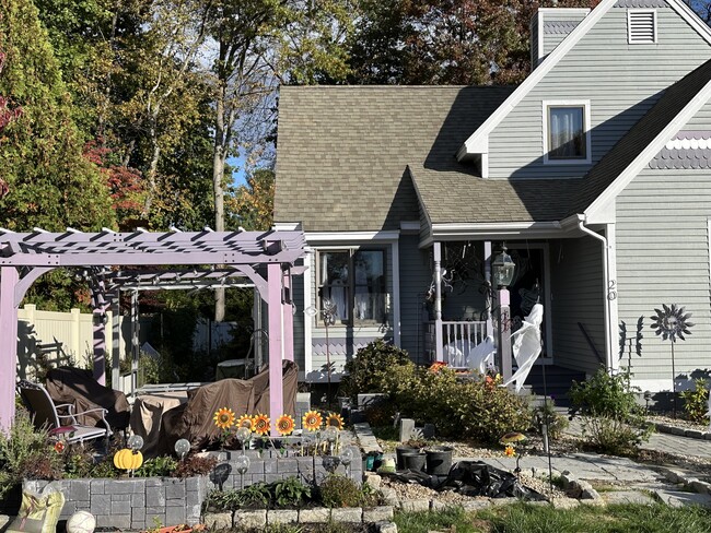 Patio delantero con asientos y fogón de gas. ¡Un lugar ideal para contemplar las puestas de sol! - 20 Magnolia Hl