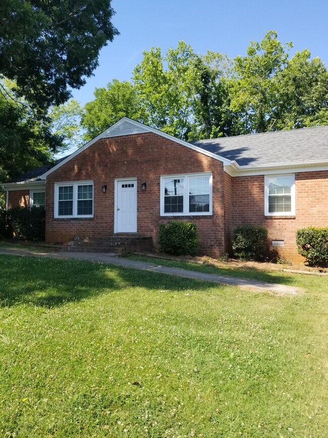 Building Photo - 1421 Ramsgate Lane