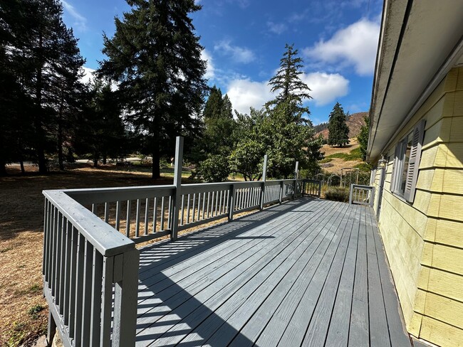 Building Photo - Quiet 3 bedroom in Umpqua