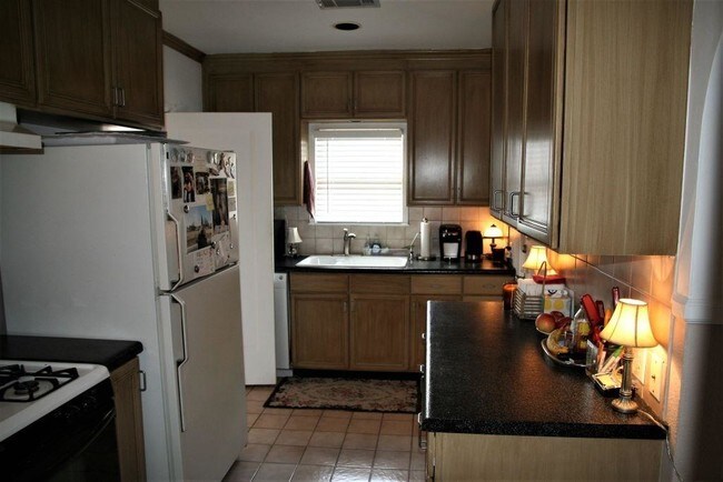 Building Photo - 4414 Emerson Ave