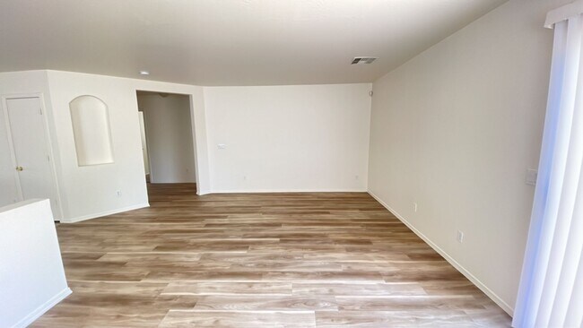 Foto del edificio - Charming 3 bedroom in Tolleson, new paint and flooring!!