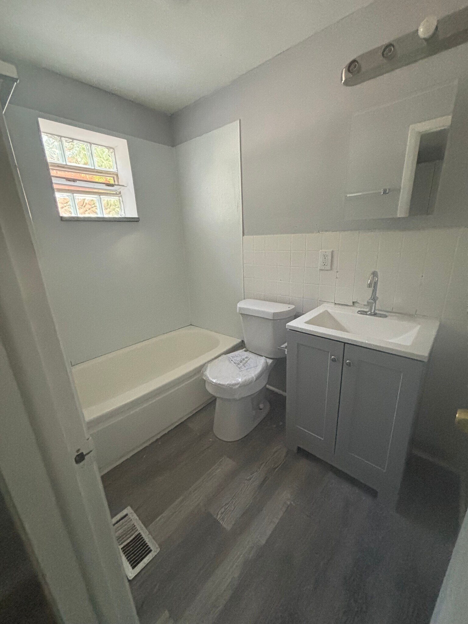 14513 Milverton Rd Cleveland, OH 44120 – photo 5