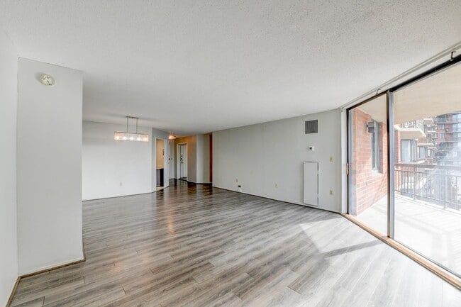 Foto del edificio - 232 Harmon Cove Tower