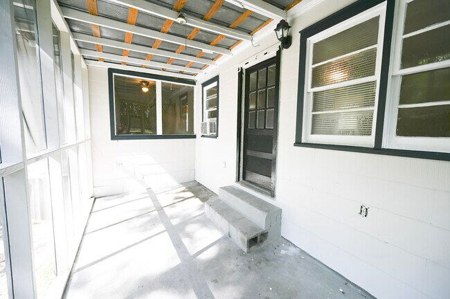 Foto del edificio - 350 Pineview Dr