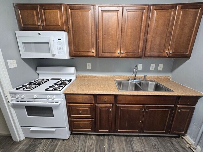 Building Photo - 700 Idlewood Ave