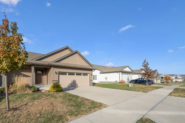 Building Photo - 785 River Bnd Ln