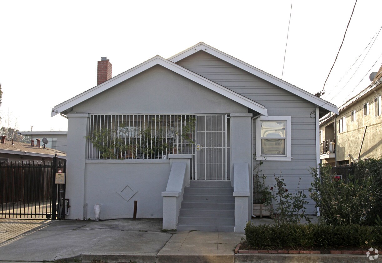 Building Photo - 3670 39th Ave