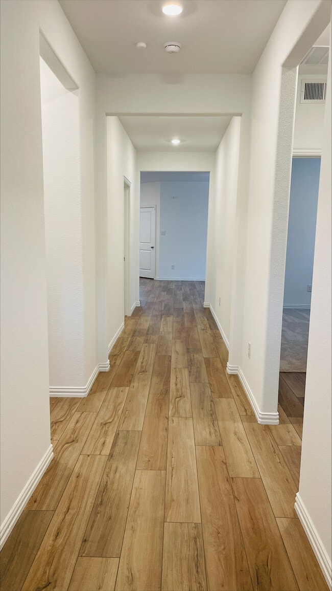 Building Photo - 10029 Little Tree Ln