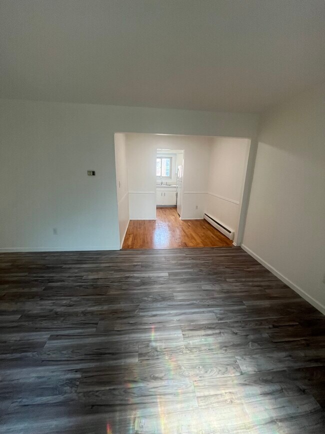 Foto del edificio - 2655 E Maple Rd