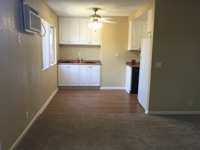 Dining Area - 150 S Magnolia Ave