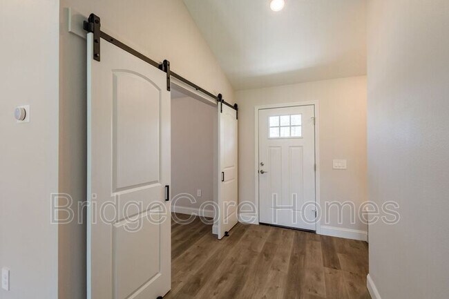Building Photo - 161 PECAN DR