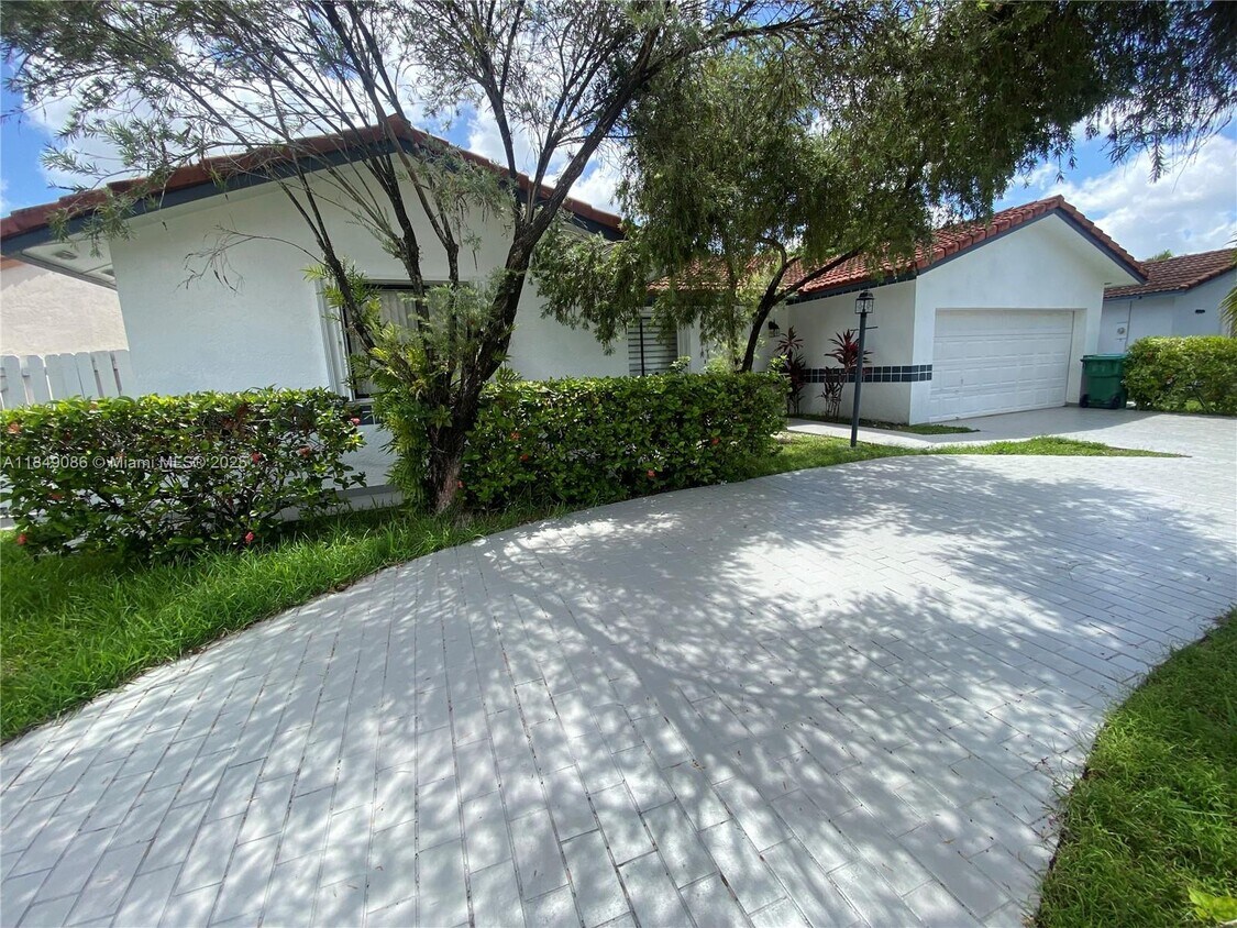 Foto principal - 10225 SW 144th Ct