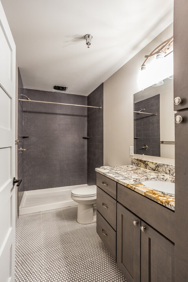 Foto del edificio - 218 E Kemp Ave