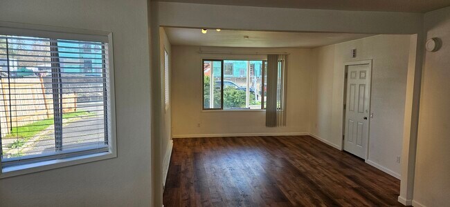 Foto del edificio - 917 E 8th Ave