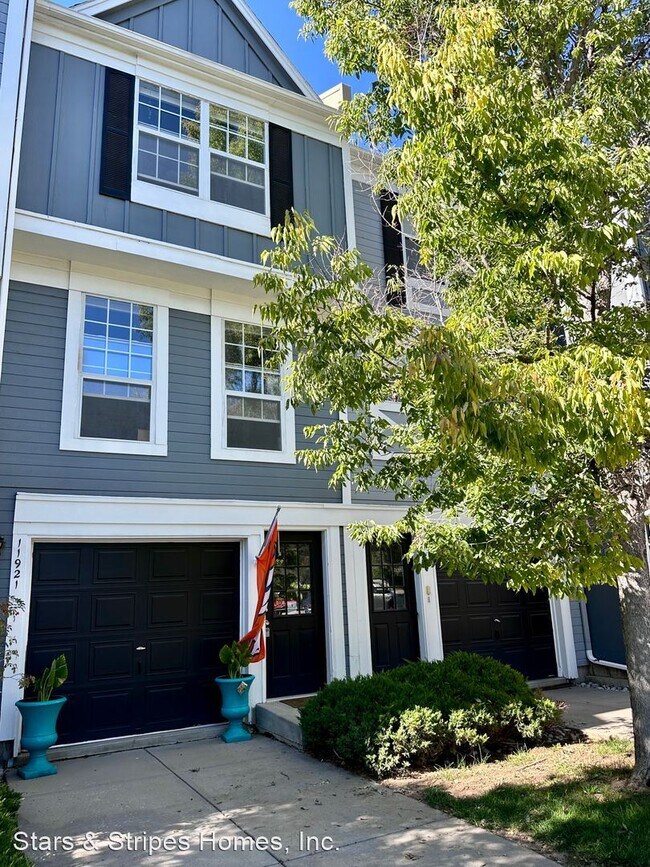 Building Photo - 2 br, 2.5 bath House - 11921 E. Tennessee ...