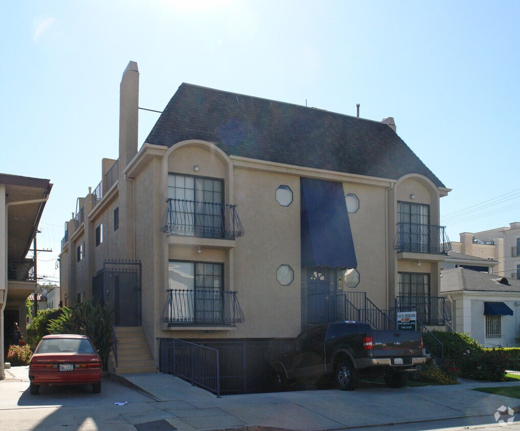 Beverly Sherbourne Villas Apartments in Los Angeles, CA