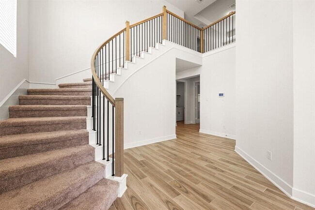 Building Photo - 801 Laguna Grn Ln