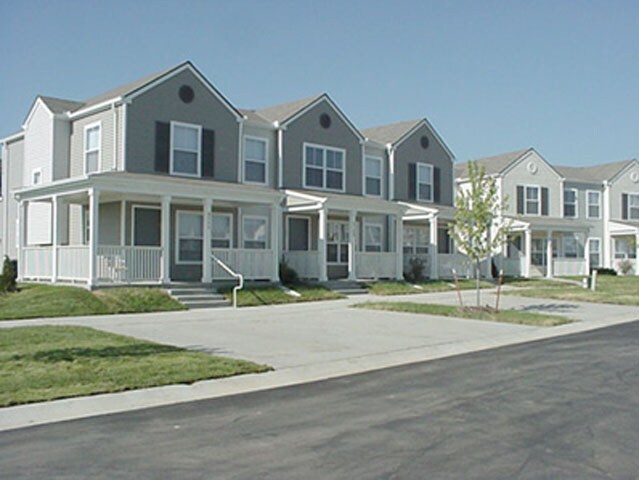 Foto del edificio - Paige Pointe Townhomes