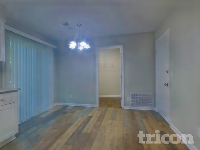 Foto del edificio - 1820 Crestwood Dr NW