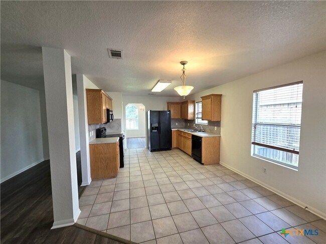 Foto del edificio - 2402 Mikulec Dr