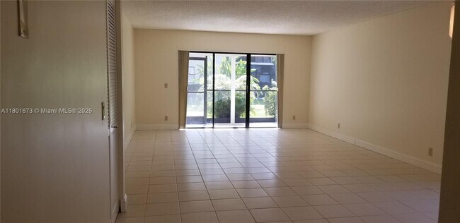 Foto del edificio - 413 Lakeview Dr