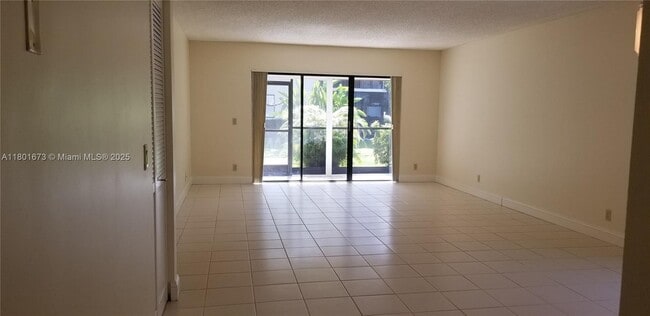 Building Photo - 413 Lakeview Dr