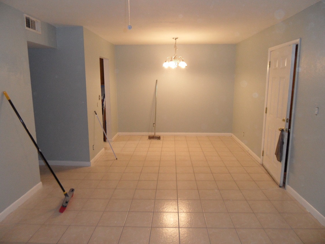 Living Room Facing East - 2700 NW 39th Way