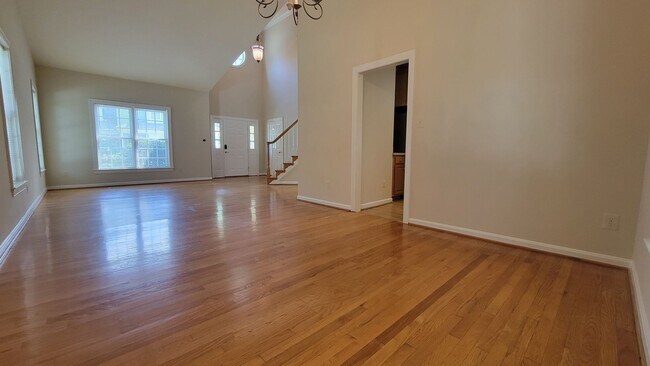 Foto del edificio - Stunning and Spacious 5 Bed 4 Bath Colonia...